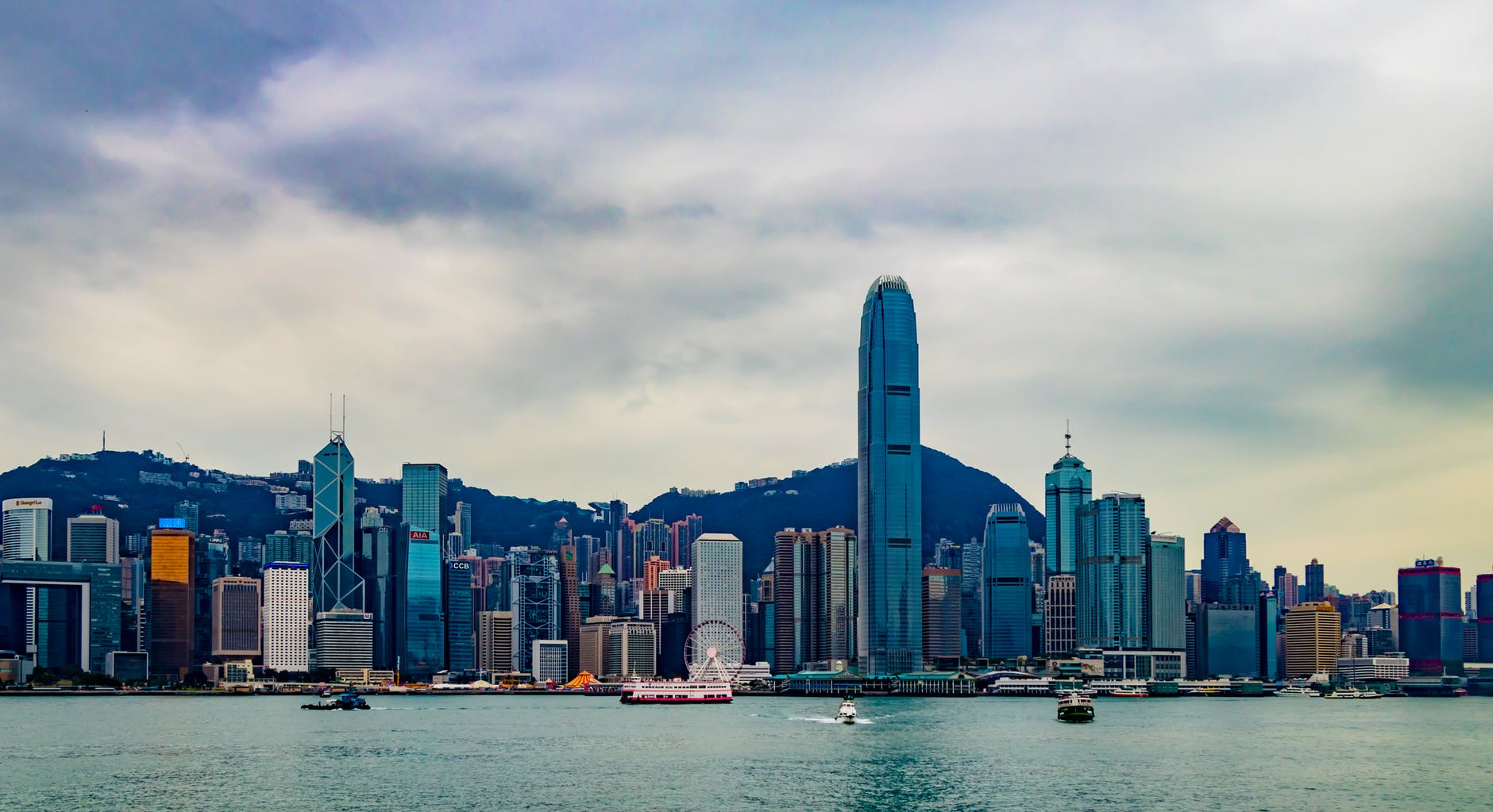 香港中小企名單 Hong Kong SME List : 搜集香港各中小企 SME 的服務資訊，從行業性質分門別類，大眾可預約、評分各中小企的服務。 中小企亦可在此作網上市場宣傳推廣，增加曝光，迎來更多商機。